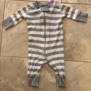 Hanna Andersson zip up pajamas 0-3